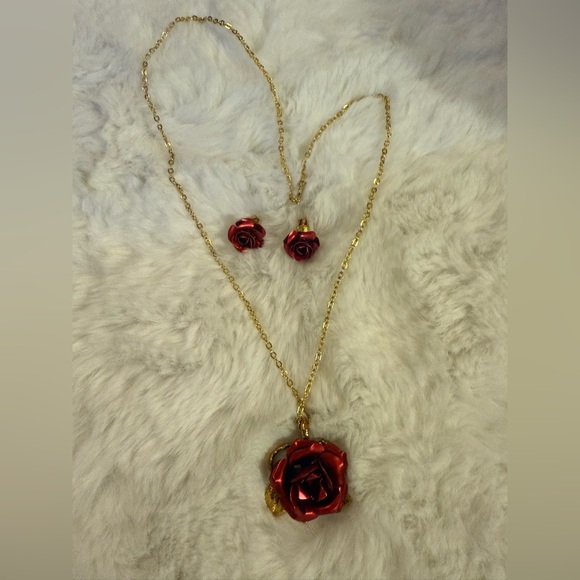 no Brand Jewelry - Vintage- Gold Chain Necklace with Red Rose Pendant
